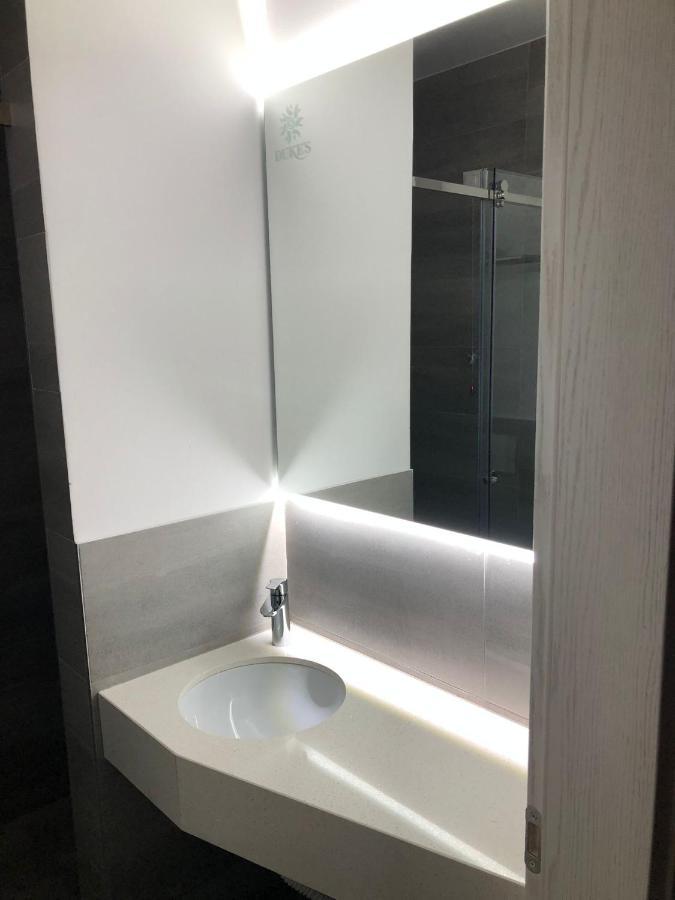 Dukes Albania Hotel Radhime Ngoại thất bức ảnh