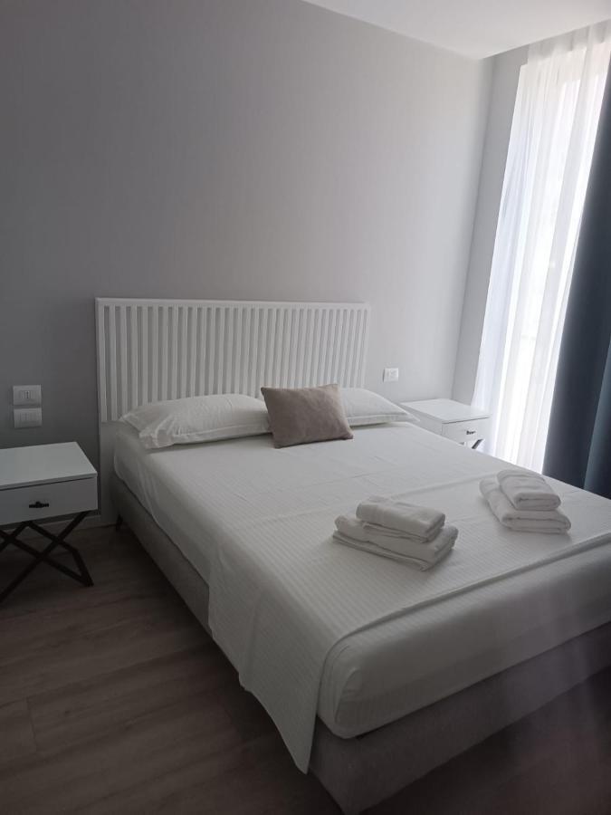 Dukes Albania Hotel Radhime Ngoại thất bức ảnh