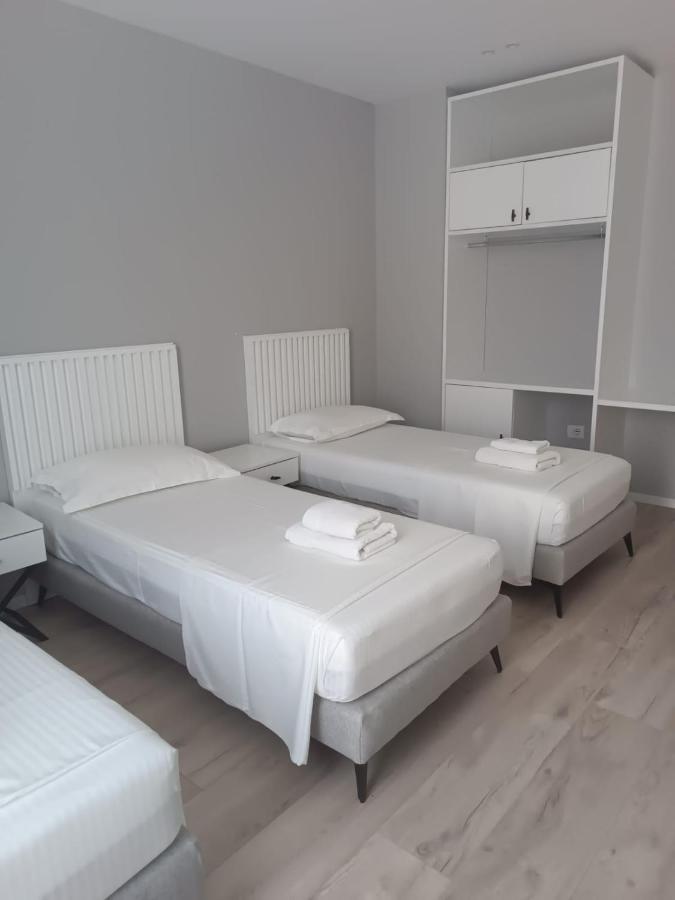 Dukes Albania Hotel Radhime Ngoại thất bức ảnh