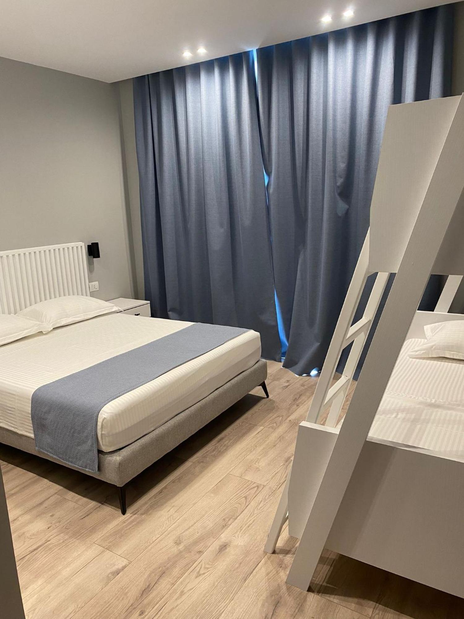 Dukes Albania Hotel Radhime Ngoại thất bức ảnh