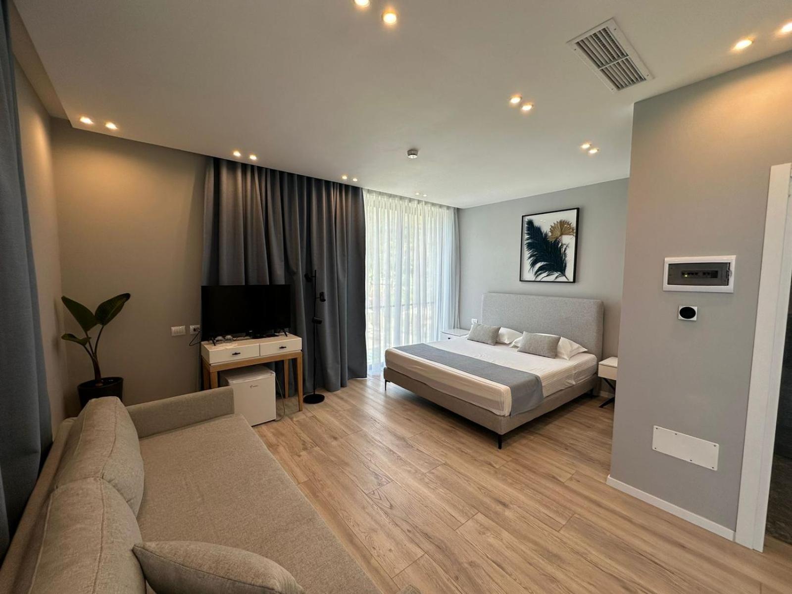 Dukes Albania Hotel Radhime Ngoại thất bức ảnh