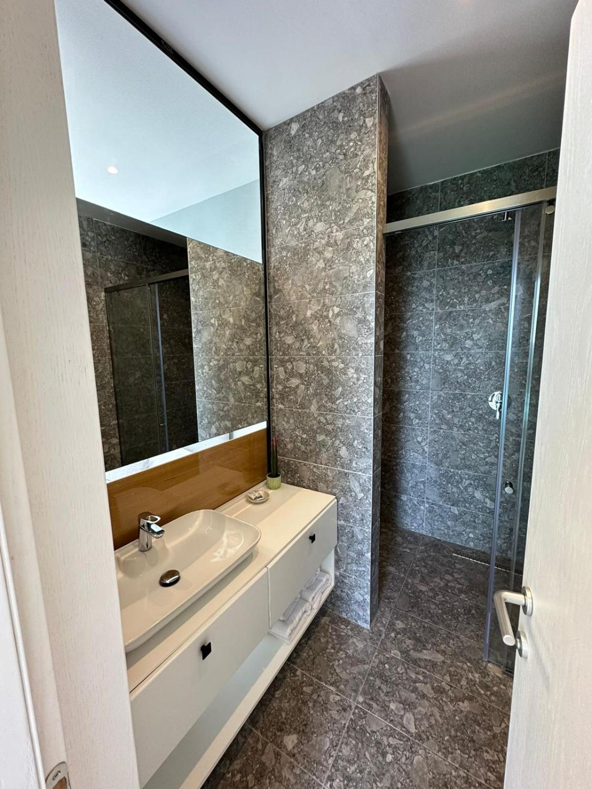 Dukes Albania Hotel Radhime Ngoại thất bức ảnh