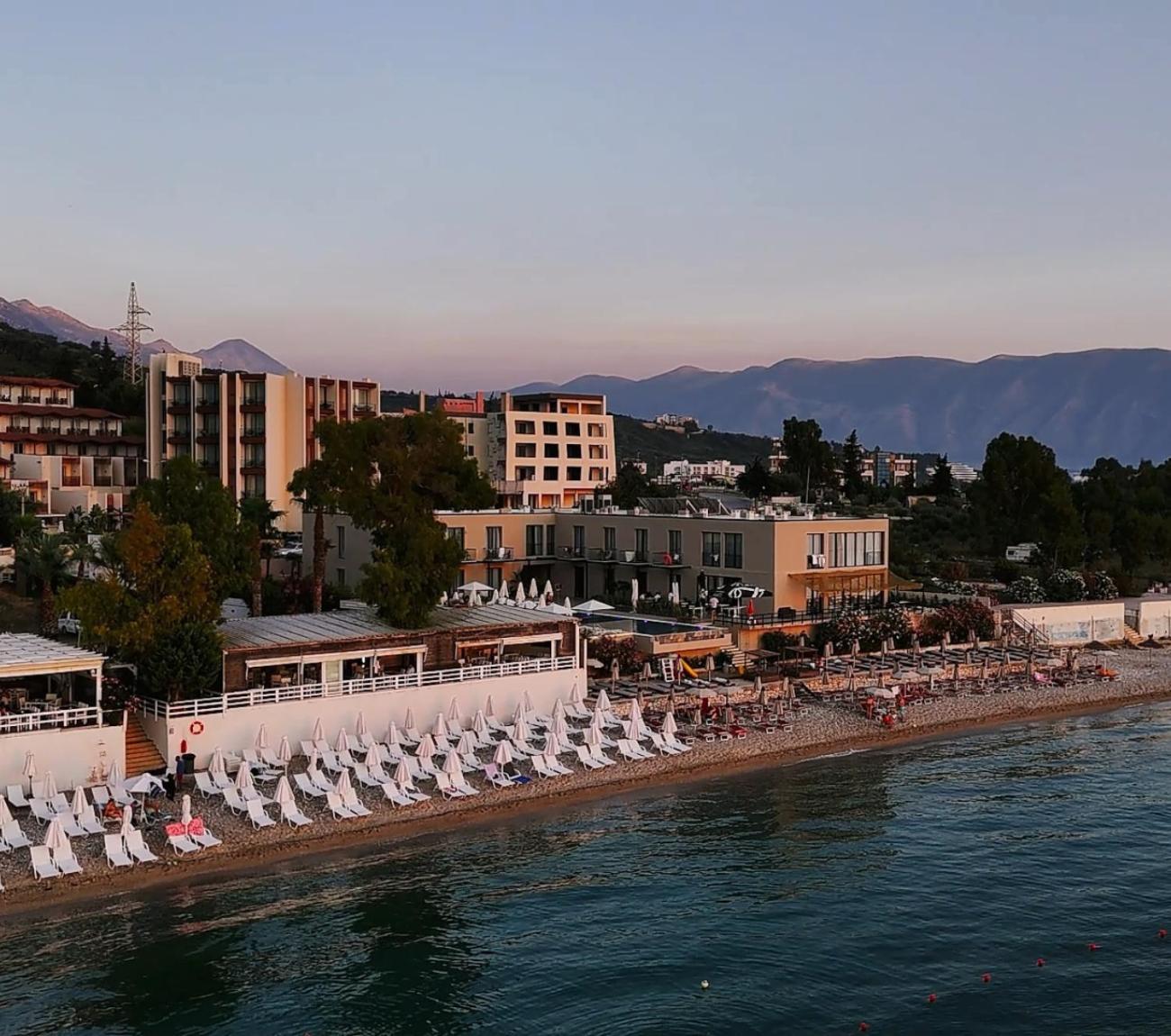 Dukes Albania Hotel Radhime Ngoại thất bức ảnh