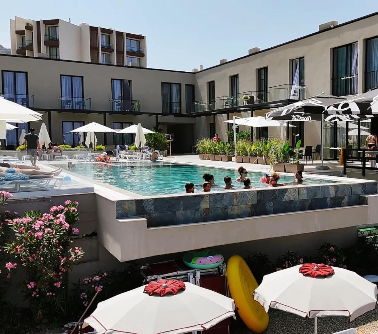 Dukes Albania Hotel Radhime Ngoại thất bức ảnh